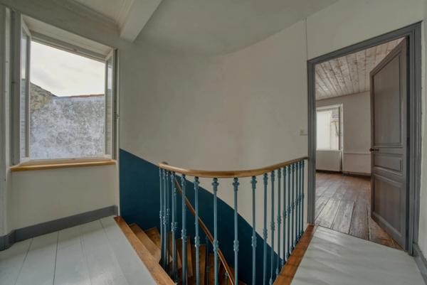 Charente-Maritime, Ile d'Oléron, SAINT PIERRE D'OLERON (17), Appartement à vendre 6 pièces, 177 m² habitables,