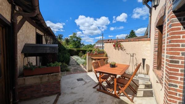 Vente                                                      Maison de village
                        
                     10 pièces                      250 m2                     à Aubigny-sur-Nère
