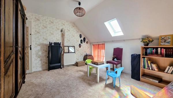 Vente                                                      Maison de village
                        
                     10 pièces                      250 m2                     à Aubigny-sur-Nère