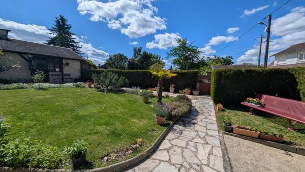 Vente                                                      Maison de village
                        
                     10 pièces                      250 m2                     à Aubigny-sur-Nère