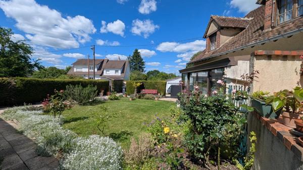 Vente                                                      Maison de village
                        
                     10 pièces                      250 m2                     à Aubigny-sur-Nère
