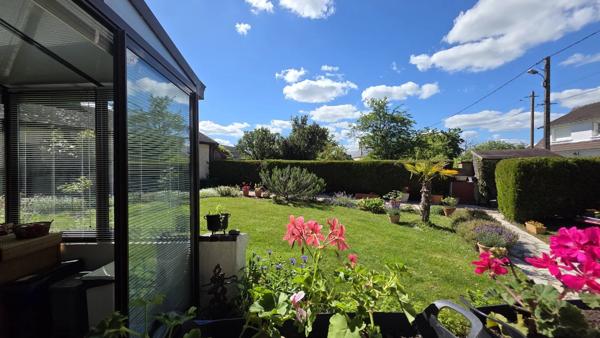 Vente                                                      Maison de village
                        
                     10 pièces                      250 m2                     à Aubigny-sur-Nère