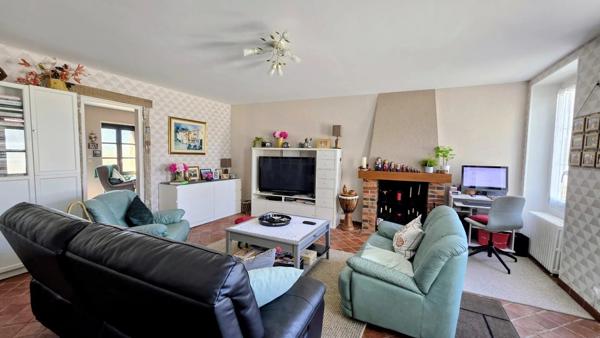 Vente                                                      Maison de village
                        
                     10 pièces                      250 m2                     à Aubigny-sur-Nère