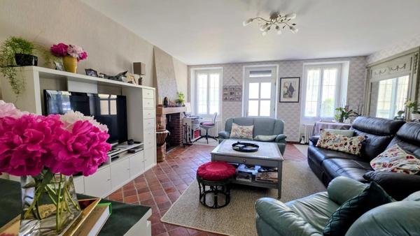 Vente                                                      Maison de village
                        
                     10 pièces                      250 m2                     à Aubigny-sur-Nère