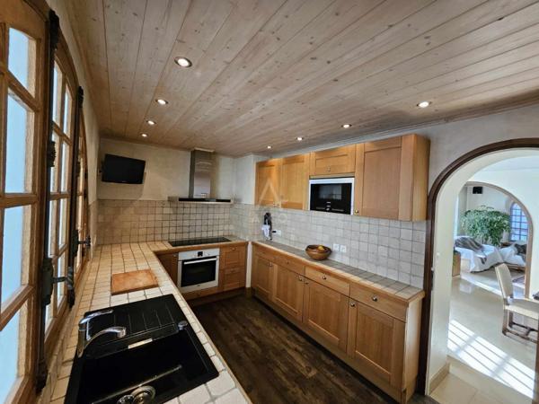 ALBERTVILLE CENTRE (73200) – 192,6 M² AVEC DEUX GRANDES TERRASSES, GARAGE ET POTENTIEL D'AMÉNAGEMENT