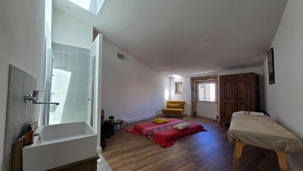 A Grans superbe maison de village de type 7 de 215m²