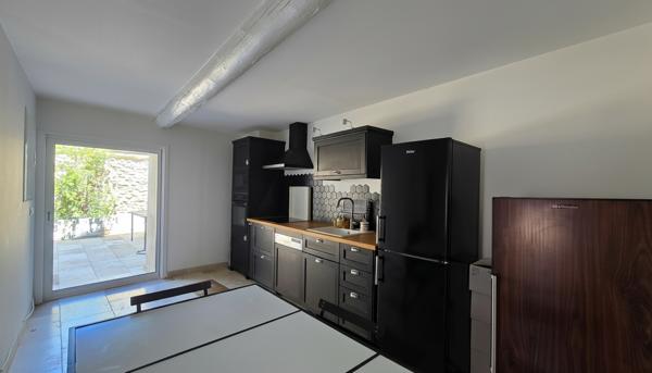 A Grans superbe maison de village de type 7 de 215m²