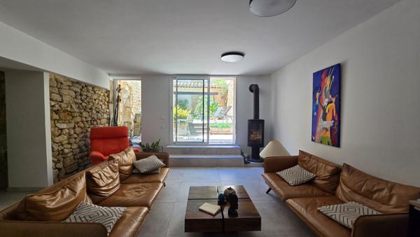 A Grans superbe maison de village de type 7 de 215m²