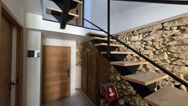 A Grans superbe maison de village de type 7 de 215m²