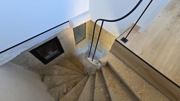 A Grans superbe maison de village de type 7 de 215m²