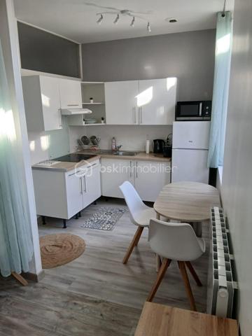 A VENDRE  Nouvelle Aquitaine centre ville Agen, Immeuble à rendement locatif. 
Proche centre d'intérêt et universités, venez découvrir cet immeuble restauré avec gout, proche de toutes commodités, commerces, école. 
Cet immeuble vous surprend par son espace et son emplacement. 
Vous pouvez profiter pour ces  appartements  : 
- des prestations très appréciées  comme de nombreux logements occupés, belle luminosité, chauffage individuel, isolation, cuisines équipées et aménagées...
- de l'espace : séjour, chambre, salles d'eau entièrement refaites, box rangement, 
Le charme de ces appartements vous offre l'opportunité de réaliser vos projets d'investissement dans un lieu prisé dés à présent. 
Idéal investisseur. 
Abonnement eau et électricité individuels. Menuiseries double vitrage PVC
Pas de copropriété