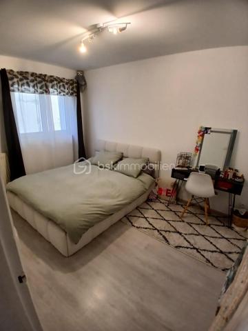 A VENDRE  Nouvelle Aquitaine centre ville Agen, Immeuble à rendement locatif. 
Proche centre d'intérêt et universités, venez découvrir cet immeuble restauré avec gout, proche de toutes commodités, commerces, école. 
Cet immeuble vous surprend par son espace et son emplacement. 
Vous pouvez profiter pour ces  appartements  : 
- des prestations très appréciées  comme de nombreux logements occupés, belle luminosité, chauffage individuel, isolation, cuisines équipées et aménagées...
- de l'espace : séjour, chambre, salles d'eau entièrement refaites, box rangement, 
Le charme de ces appartements vous offre l'opportunité de réaliser vos projets d'investissement dans un lieu prisé dés à présent. 
Idéal investisseur. 
Abonnement eau et électricité individuels. Menuiseries double vitrage PVC
Pas de copropriété