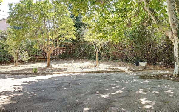 Maison à louer    7 pièces •  Marseille 12