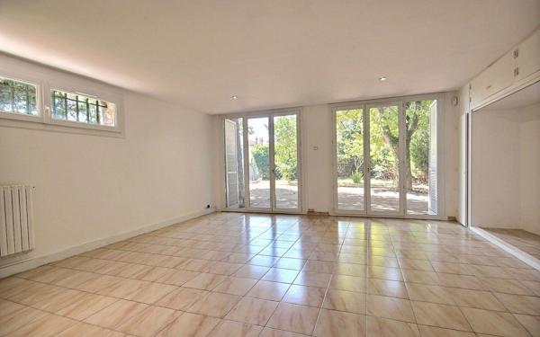 Maison à louer    7 pièces •  Marseille 12