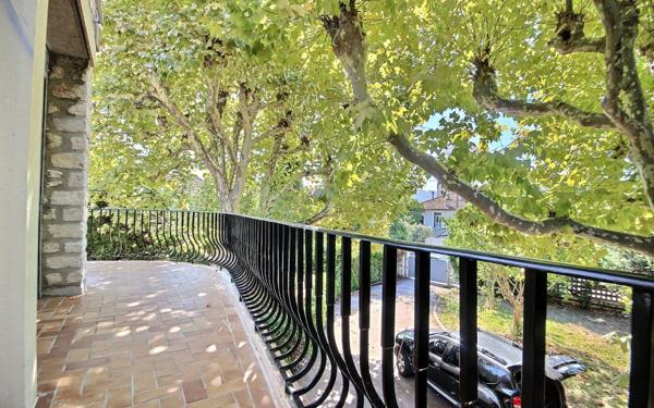 Maison à louer    7 pièces •  Marseille 12