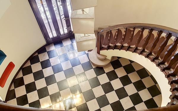 Maison à louer    7 pièces •  Marseille 12