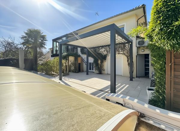 Maison d'architecte avec piscine , Verrières-le-Buisson , DPE C, pompe à chaleur, Isolation intérieur et exterieur,  TRÈS bon état