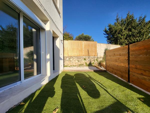 Saint-Mitre-les-Remparts (13920) APPARTEMENT RENOVE A NEUF REZ DE JARDIN AVEC PLACES DE PARKING