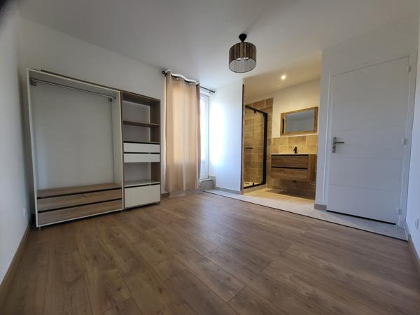 Saint-Mitre-les-Remparts (13920) APPARTEMENT RENOVE A NEUF REZ DE JARDIN AVEC PLACES DE PARKING