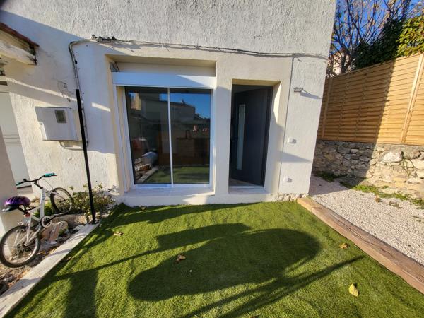 Saint-Mitre-les-Remparts (13920) APPARTEMENT RENOVE A NEUF REZ DE JARDIN AVEC PLACES DE PARKING