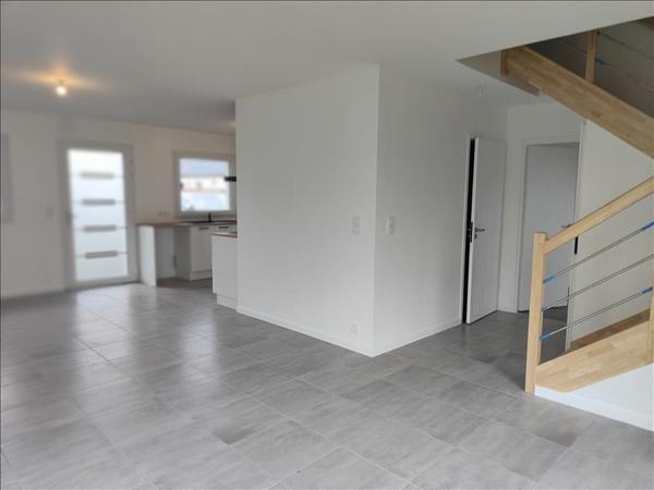 Maison à louer 960 € CC GUICLAN 5 p 88 m² DPE A