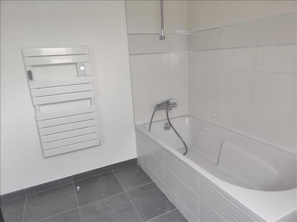 Maison à louer 960 € CC GUICLAN 5 p 88 m² DPE A