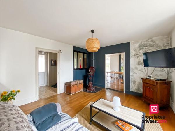 Propriété rénovée centre ville Semur-en-Auxois avec garage et jardin