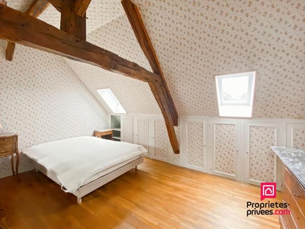 Propriété rénovée centre ville Semur-en-Auxois avec garage et jardin