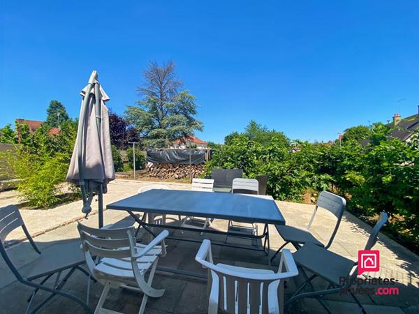 Propriété rénovée centre ville Semur-en-Auxois avec garage et jardin