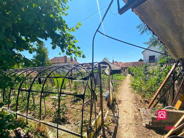 Propriété rénovée centre ville Semur-en-Auxois avec garage et jardin