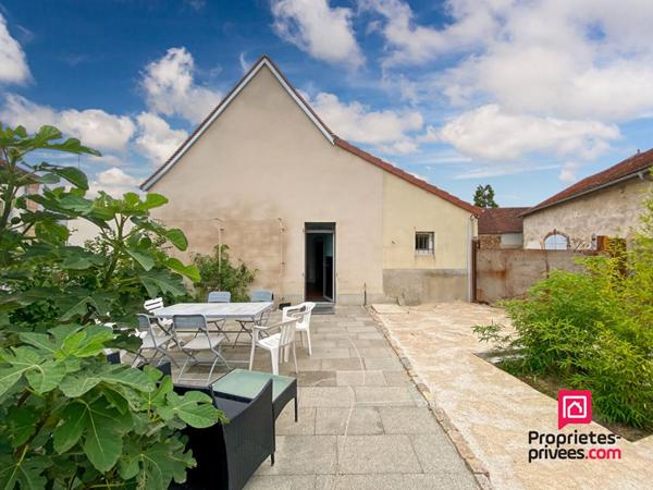 Propriété rénovée centre ville Semur-en-Auxois avec garage et jardin