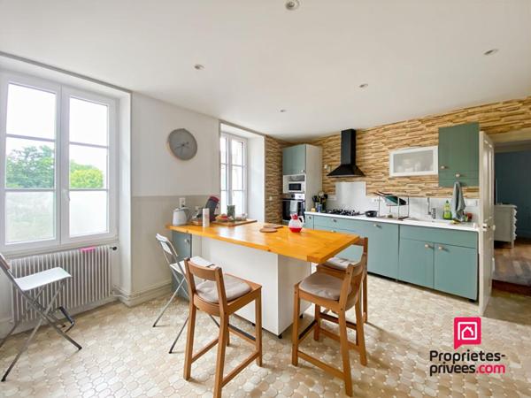 Propriété rénovée centre ville Semur-en-Auxois avec garage et jardin