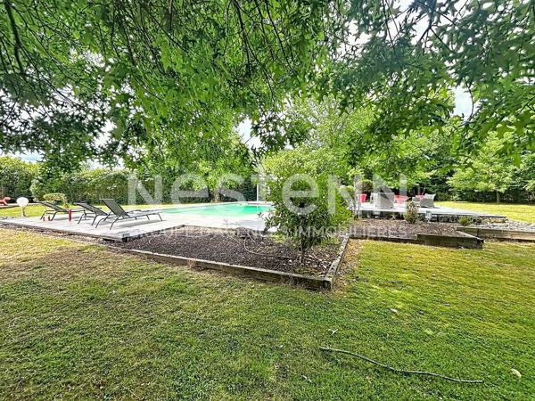 Maison de caractère de 260 mètres carrés - piscine- tennis- parc arboré- 4 suites- bureau