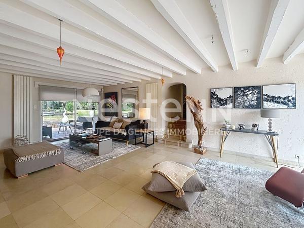 Maison de caractère de 260 mètres carrés - piscine- tennis- parc arboré- 4 suites- bureau