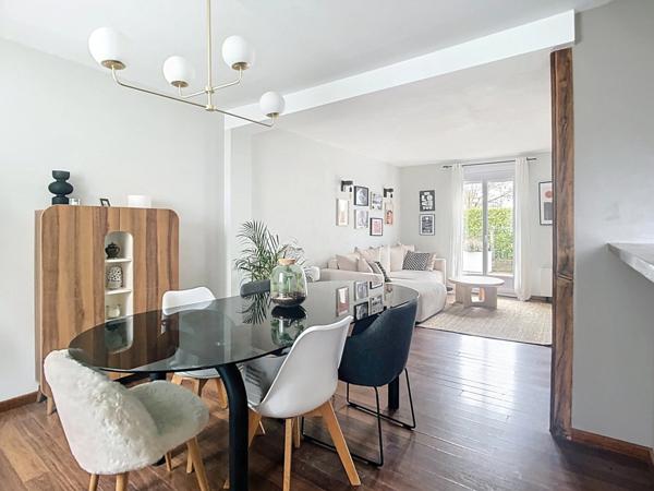 À VENDRE – Grande maison familiale 148 m² – Notre-Dame-d’Oé (37390) 4 chambres ET 1 bureau – Terrain clos ~700 m² – Tout à pied !