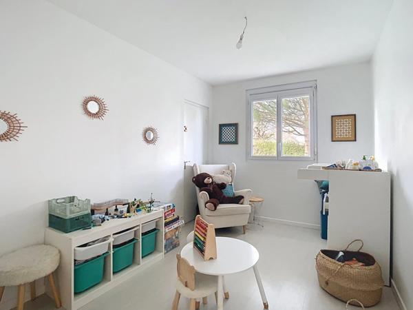 À VENDRE – Grande maison familiale 148 m² – Notre-Dame-d’Oé (37390) 4 chambres ET 1 bureau – Terrain clos ~700 m² – Tout à pied !