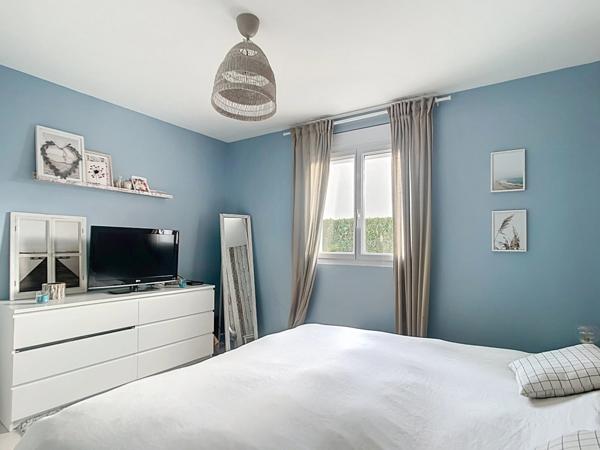 À VENDRE – Grande maison familiale 148 m² – Notre-Dame-d’Oé (37390) 4 chambres ET 1 bureau – Terrain clos ~700 m² – Tout à pied !