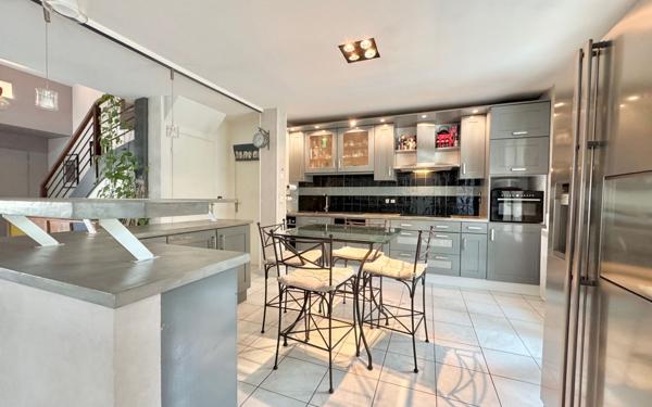 Maison à vendre    6 pièces • 150 m2 Ozoir-la-Ferrière