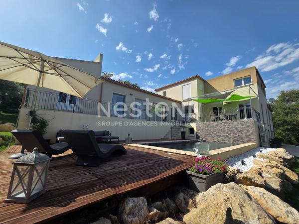 Villa Rochefort Du Gard 9 pièce(s) 305.80 m2 parcelle 1520m² avec garage et piscine
