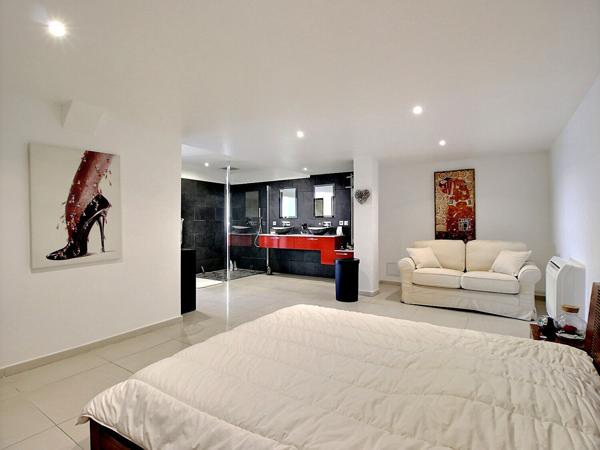 Villa Rochefort Du Gard 9 pièce(s) 305.80 m2 parcelle 1520m² avec garage et piscine