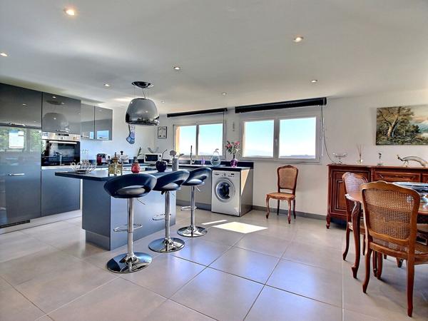 Villa Rochefort Du Gard 9 pièce(s) 305.80 m2 parcelle 1520m² avec garage et piscine