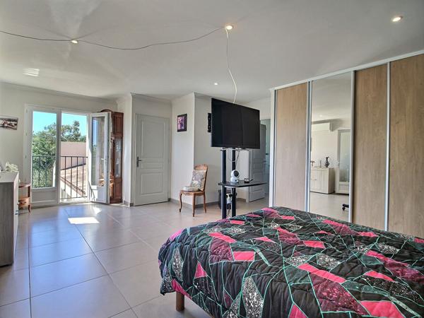 Villa Rochefort Du Gard 9 pièce(s) 305.80 m2 parcelle 1520m² avec garage et piscine