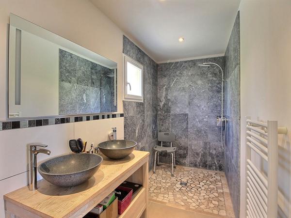 Villa Rochefort Du Gard 9 pièce(s) 305.80 m2 parcelle 1520m² avec garage et piscine
