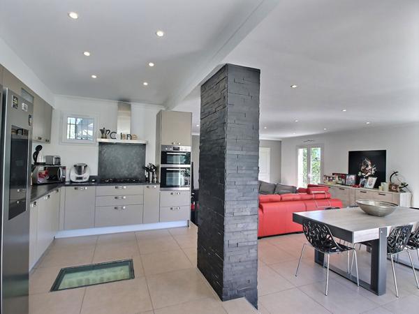 Villa Rochefort Du Gard 9 pièce(s) 305.80 m2 parcelle 1520m² avec garage et piscine