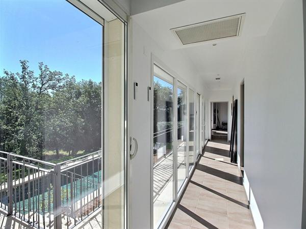 Villa Rochefort Du Gard 9 pièce(s) 305.80 m2 parcelle 1520m² avec garage et piscine