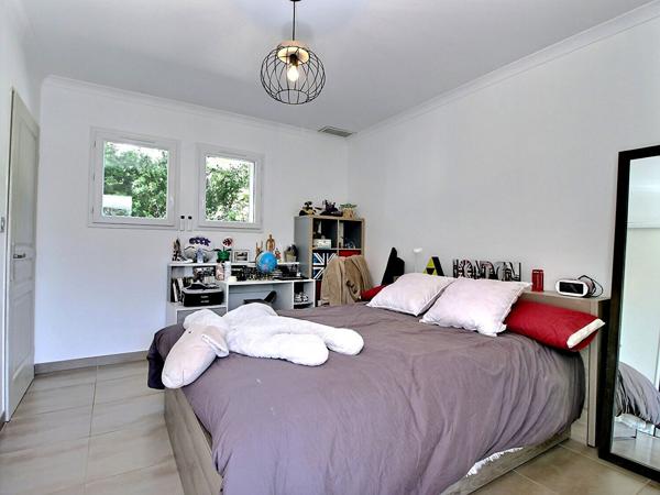 Villa Rochefort Du Gard 9 pièce(s) 305.80 m2 parcelle 1520m² avec garage et piscine