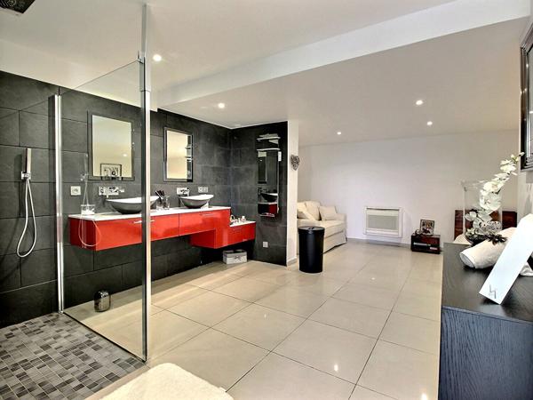 Villa Rochefort Du Gard 9 pièce(s) 305.80 m2 parcelle 1520m² avec garage et piscine
