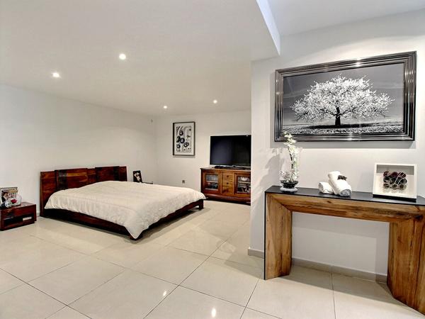 Villa Rochefort Du Gard 9 pièce(s) 305.80 m2 parcelle 1520m² avec garage et piscine