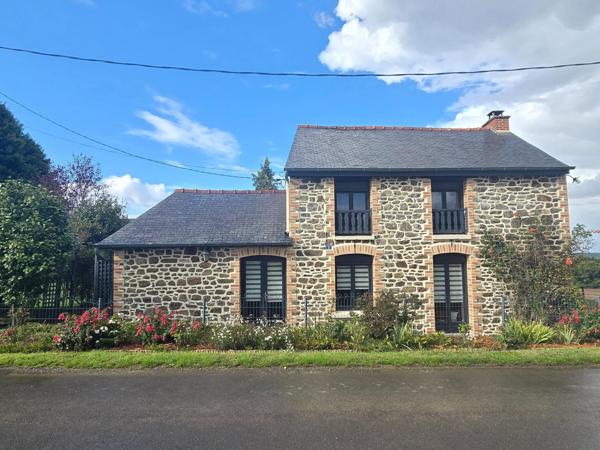 Longère d'environ 89 m² sur un terrain d'environ 736 m² à HEDE BAZOUGES