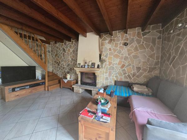 Longère d'environ 89 m² sur un terrain d'environ 736 m² à HEDE BAZOUGES